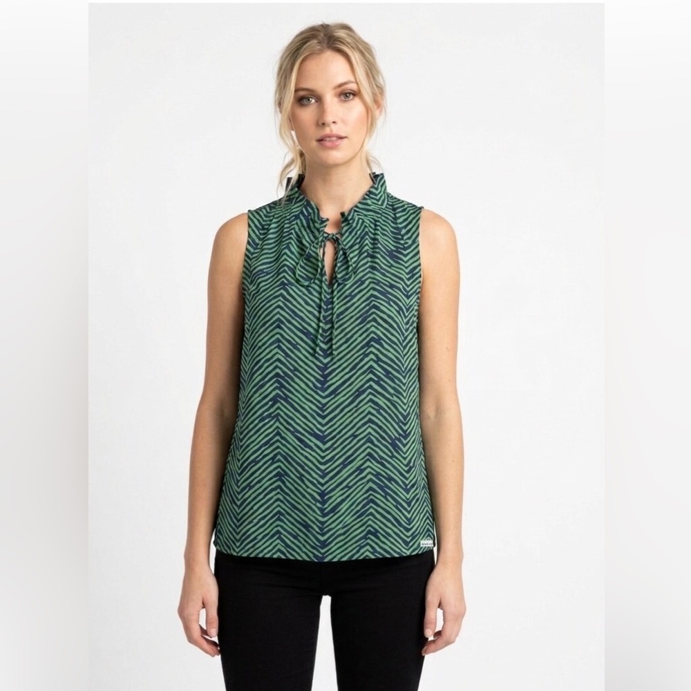 Buckhead Betties small Navy & green print blouse